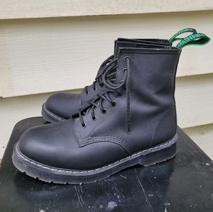 Solovair Black Greasy 8 Eye Derby Boot - size 9 UK